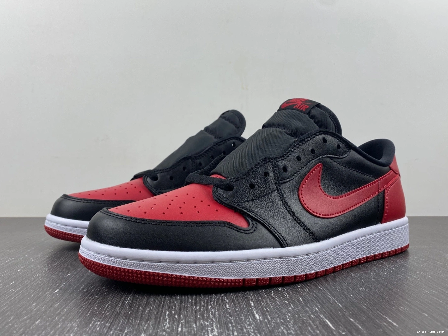 1 - Low Retro Jordan (2015) Bred 705329-001 1026